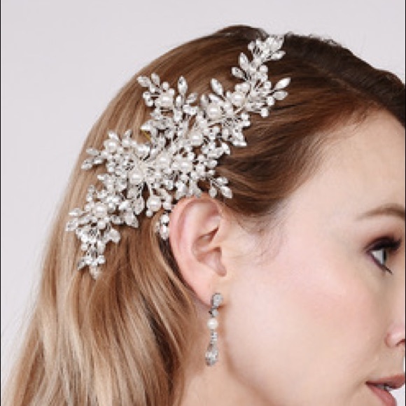 Allure Bridal Hairpiece with Pearls. - Picture 4 of 7